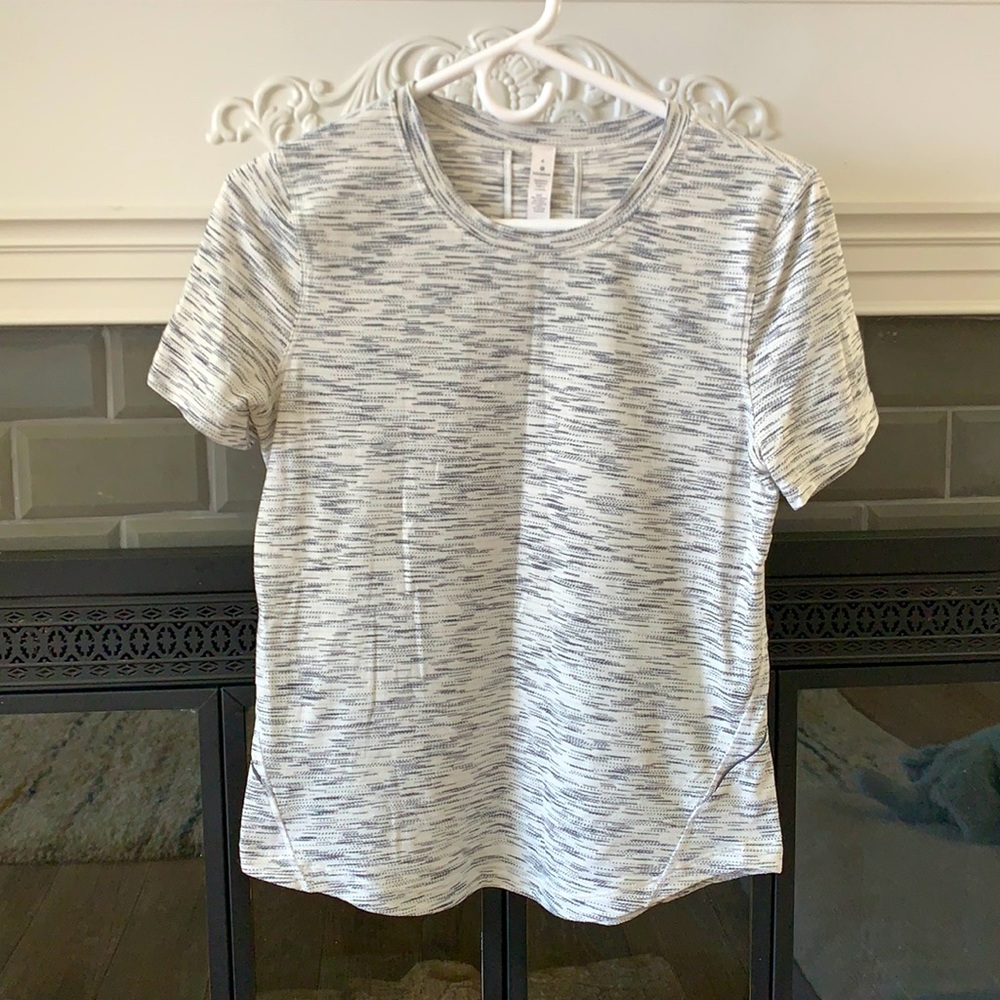Lululemon short sleeve shirt